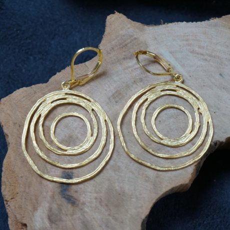 Boucles d&rsquo;oreilles dorées à l&rsquo;or fin mat